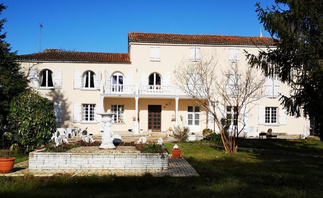 Le Clos Des Cedres B&B Ла-Рошфуко Экстерьер фото