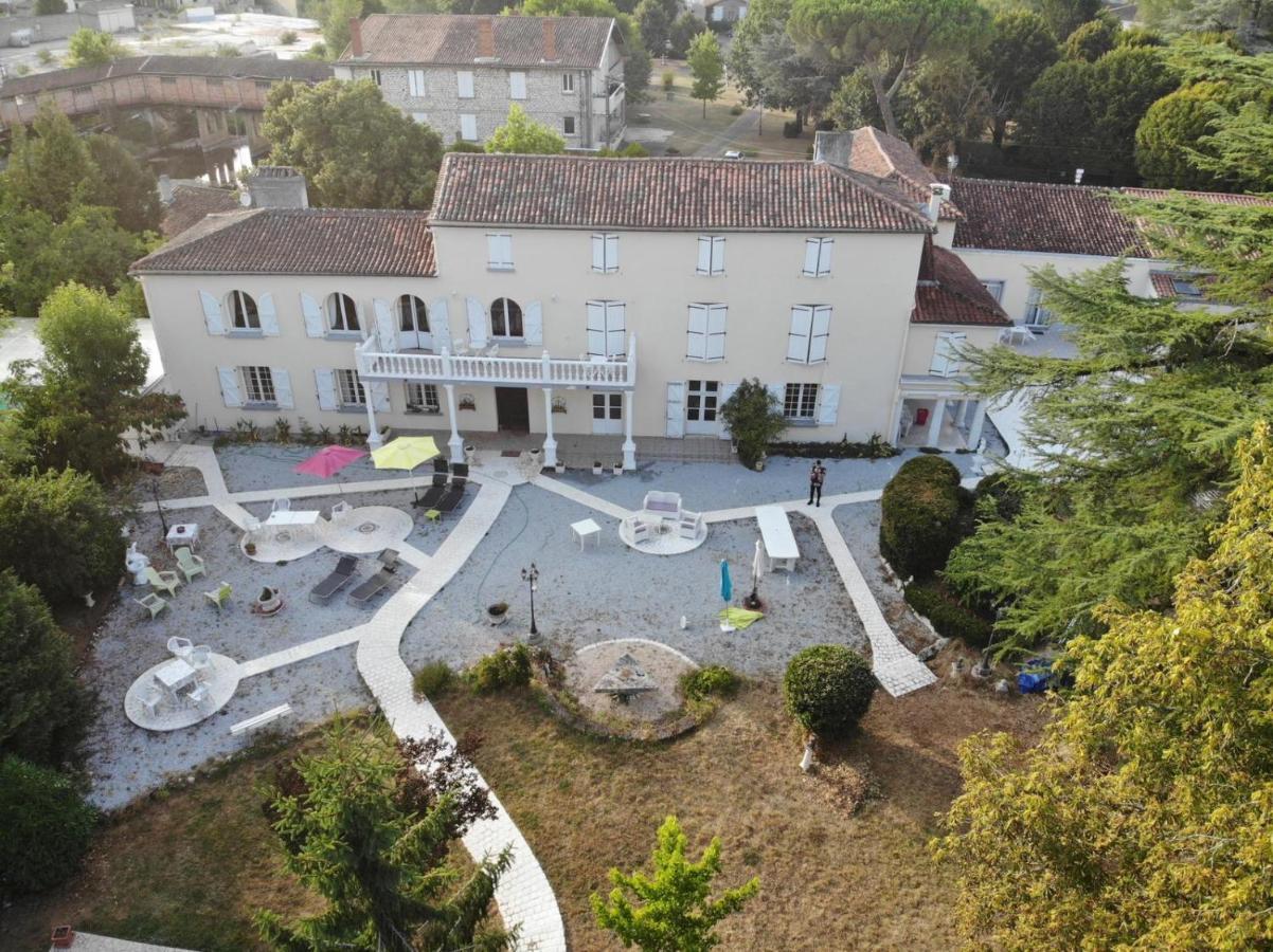 Le Clos Des Cedres B&B Ла-Рошфуко Экстерьер фото