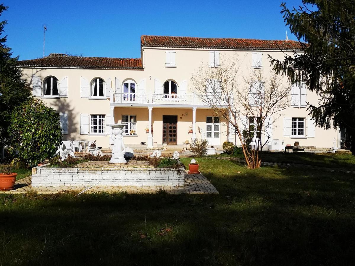 Le Clos Des Cedres B&B Ла-Рошфуко Экстерьер фото