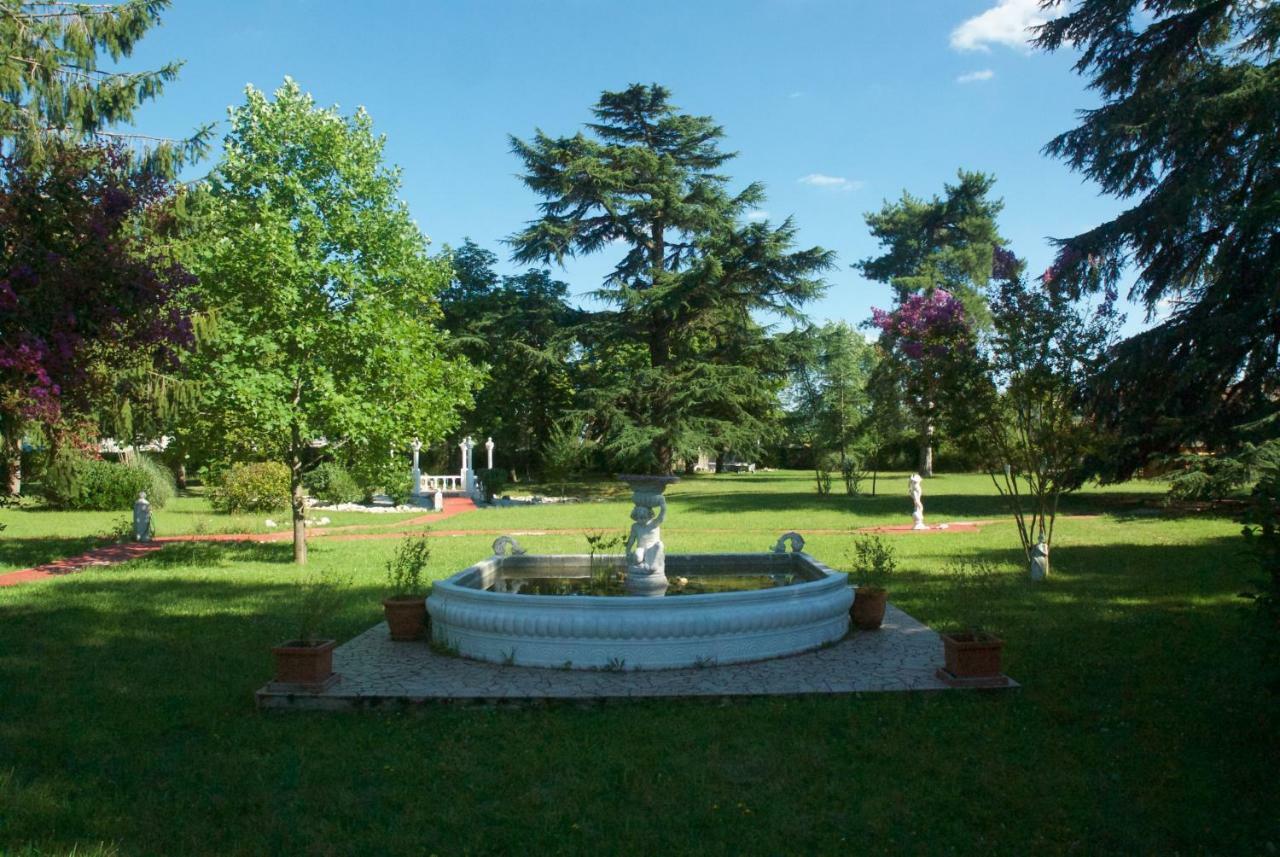 Le Clos Des Cedres B&B Ла-Рошфуко Экстерьер фото