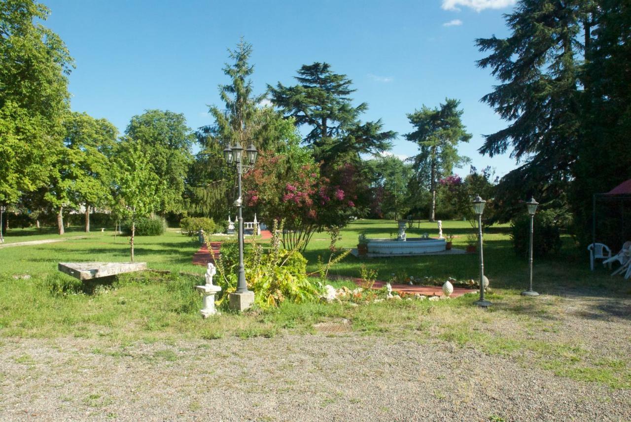 Le Clos Des Cedres B&B Ла-Рошфуко Экстерьер фото