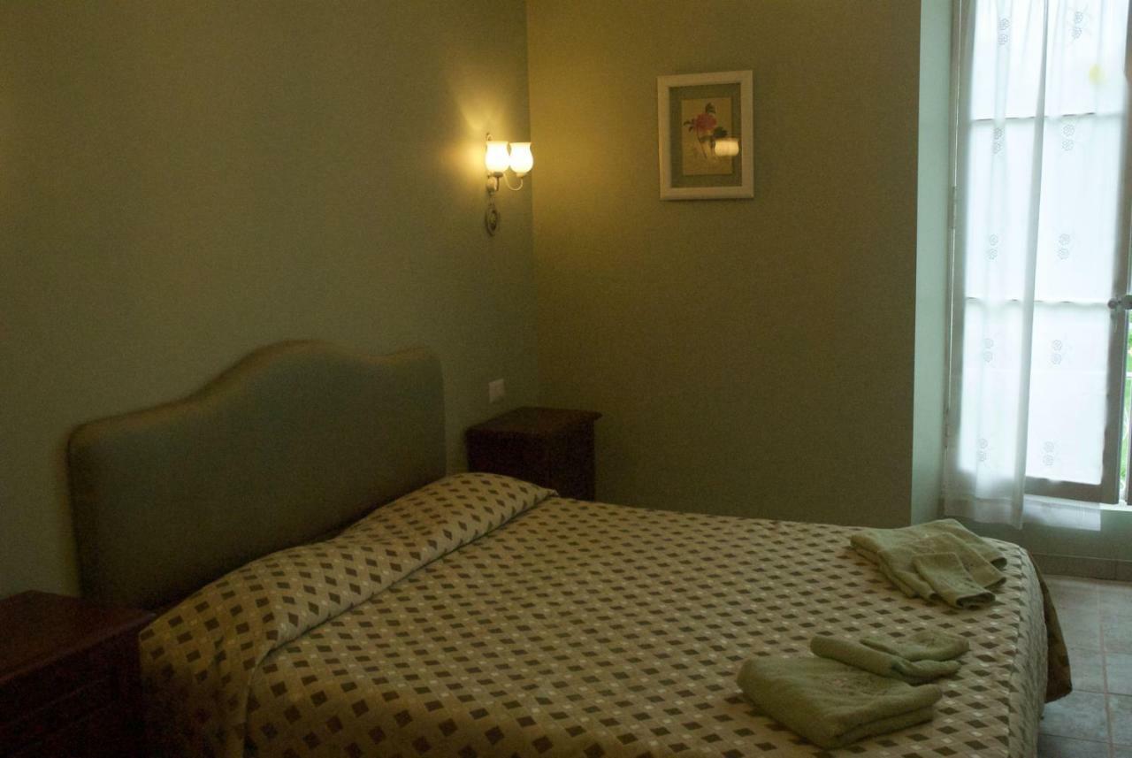 Le Clos Des Cedres B&B Ла-Рошфуко Экстерьер фото