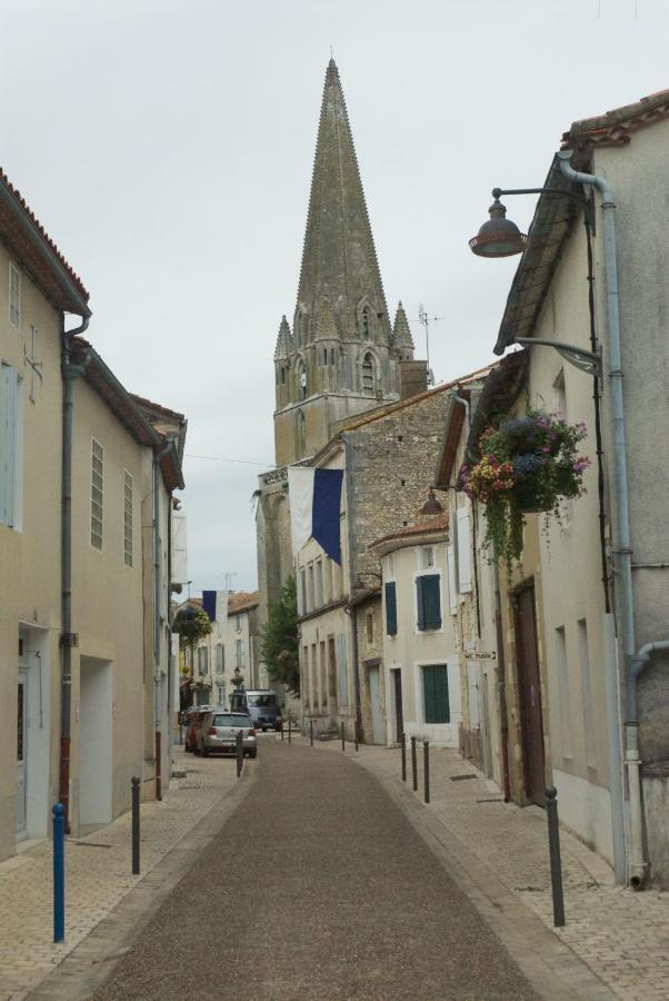 Le Clos Des Cedres B&B Ла-Рошфуко Экстерьер фото